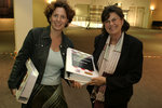 MEPs Kathalijne Buitenweg (l) and Charlotte Cederschiöld (r) show the petition signatures.